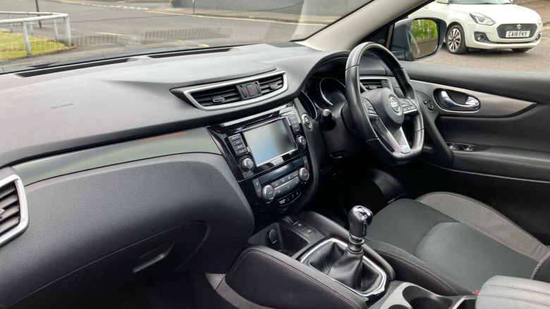 Nissan Qashqai 1.3 DiG-T N-Connecta 5dr Petrol Hatchback
